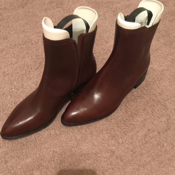 Sesto Meucci Shoes - Size 9 brown ankle bootie